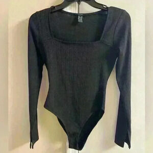 Forever 21 bodysuit black square neck long sleeves knit lightweight. Medium